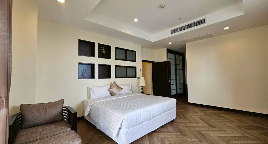 For rent 3 bedrooms condo in Watthana, Bangkok