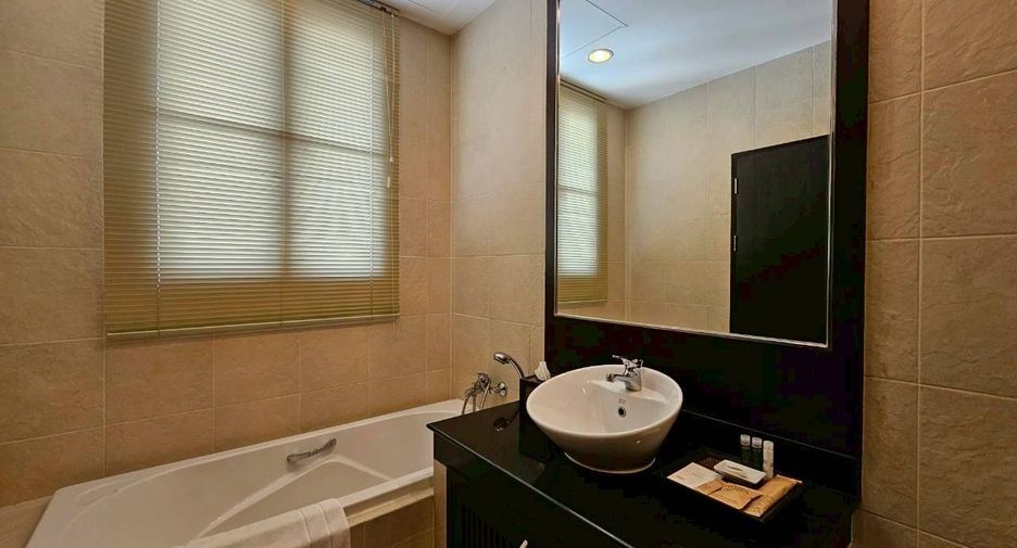 For rent 3 bedrooms condo in Watthana, Bangkok
