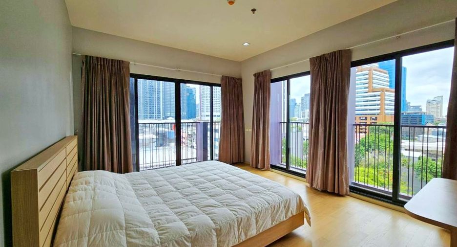 For rent 2 bedrooms condo in Khlong Toei, Bangkok