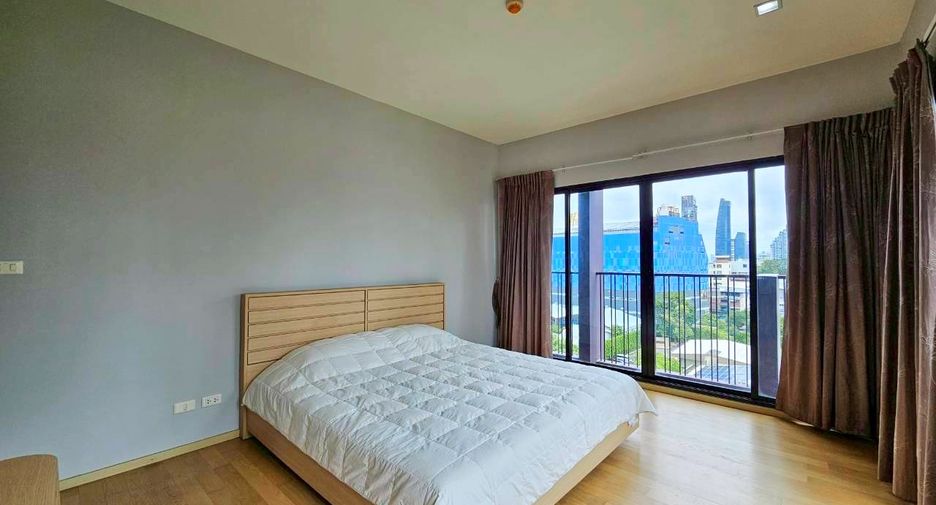 For rent 2 bedrooms condo in Khlong Toei, Bangkok