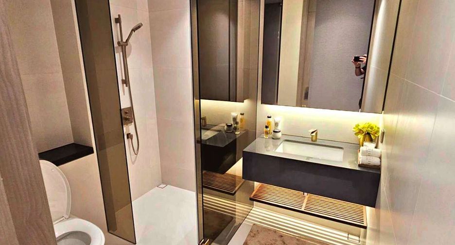 Condo en alquiler de 2 habitaciones en Khlong Toei, Bangkok