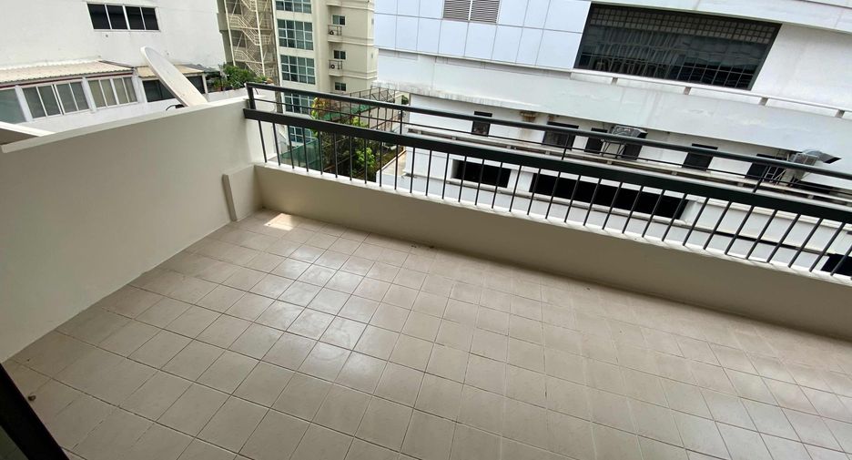 For rent 3 ベッドルーム condo in Watthana, Bangkok
