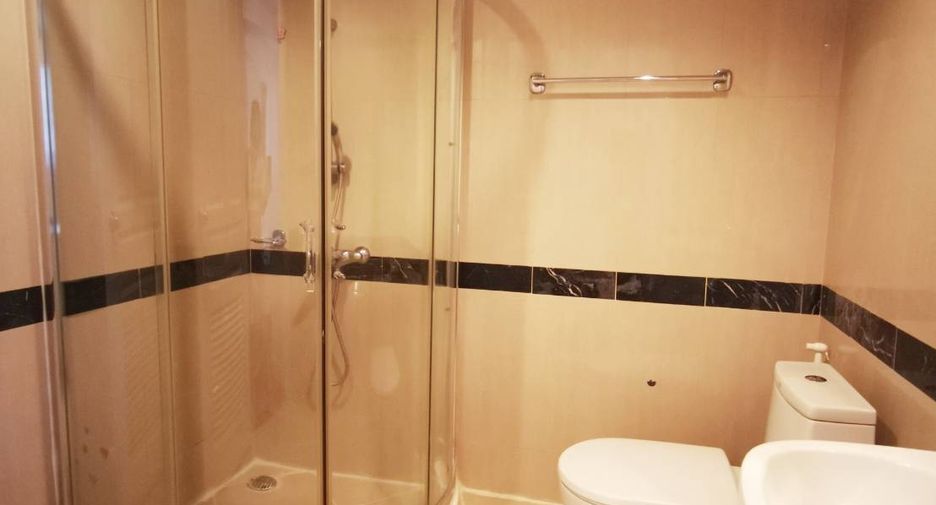 For rent 3 bedrooms condo in Khlong Toei, Bangkok