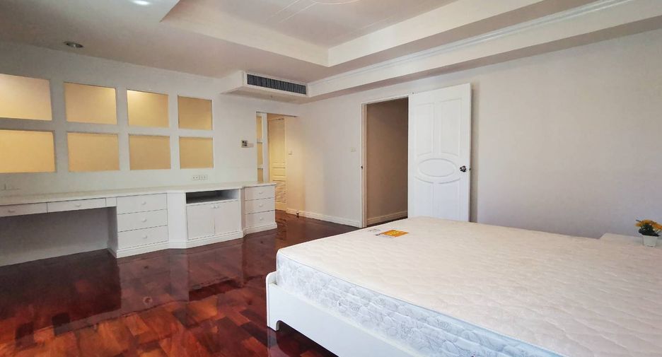 For rent 3 bedrooms condo in Khlong Toei, Bangkok