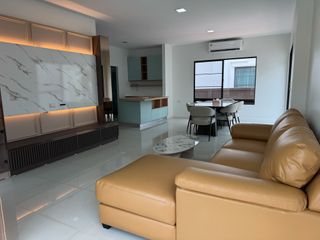 À louer 3 chambres maison à Prawet, Bangkok
