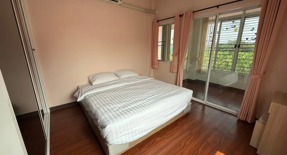 For rent 3 bedrooms townhouse in Mueang Chiang Mai, Chiang Mai