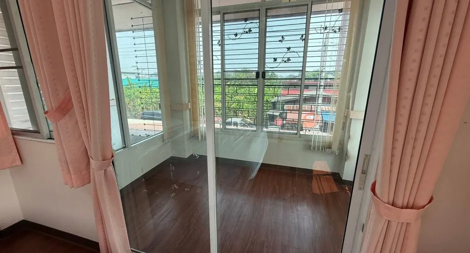 For rent 3 bedrooms townhouse in Mueang Chiang Mai, Chiang Mai