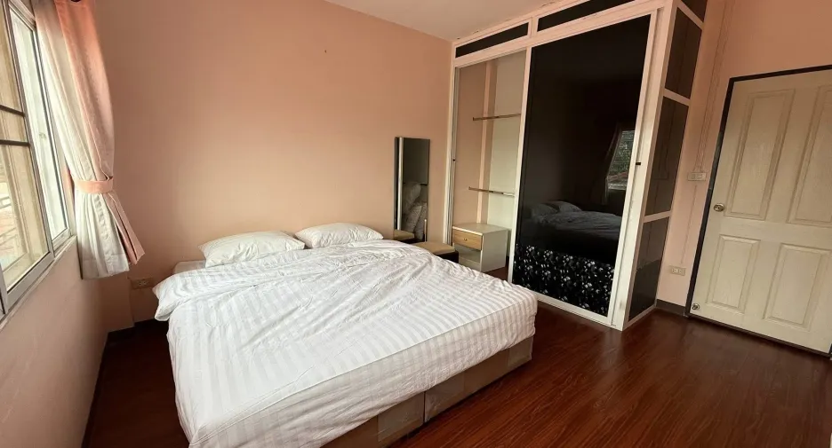 For rent 3 bedrooms townhouse in Mueang Chiang Mai, Chiang Mai