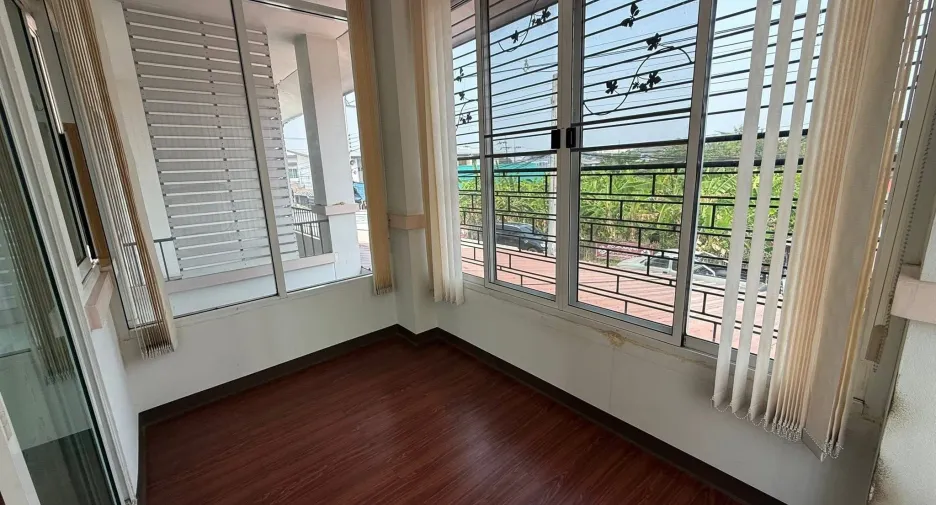 For rent 3 bedrooms townhouse in Mueang Chiang Mai, Chiang Mai