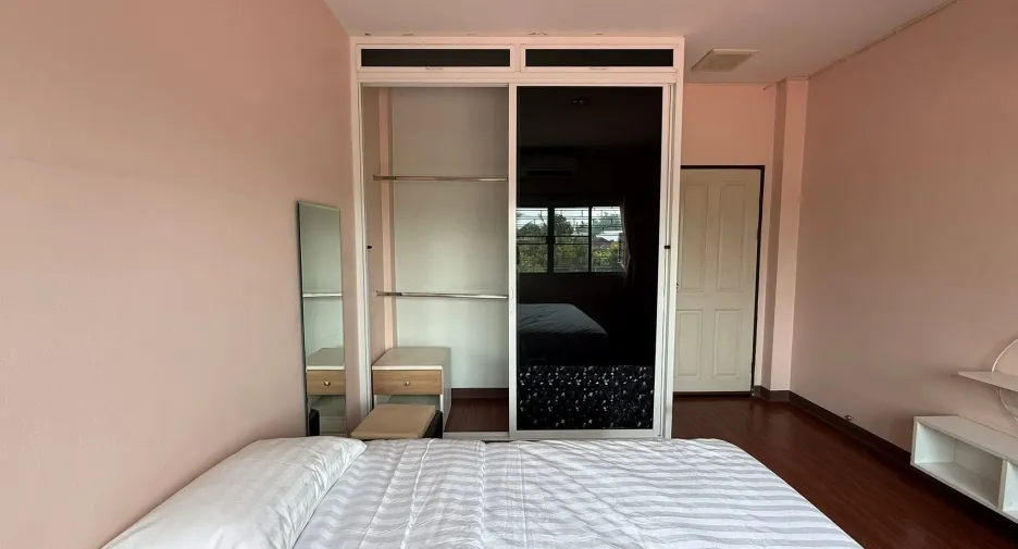 For rent 3 bedrooms townhouse in Mueang Chiang Mai, Chiang Mai
