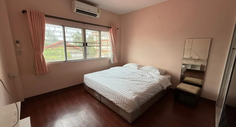 For rent 3 bedrooms townhouse in Mueang Chiang Mai, Chiang Mai