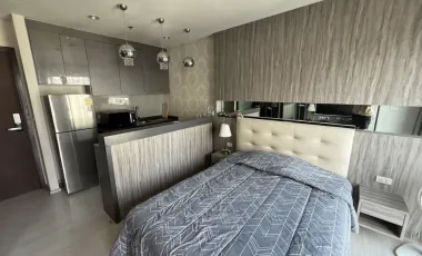 À louer studio condo à Huai Khwang, Bangkok