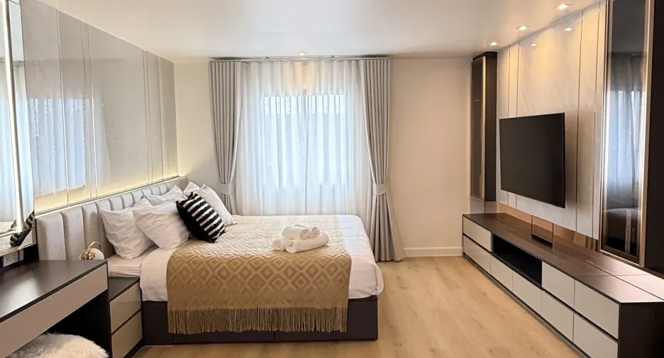 For sale 2 bedrooms condo in Yan Nawa, Bangkok