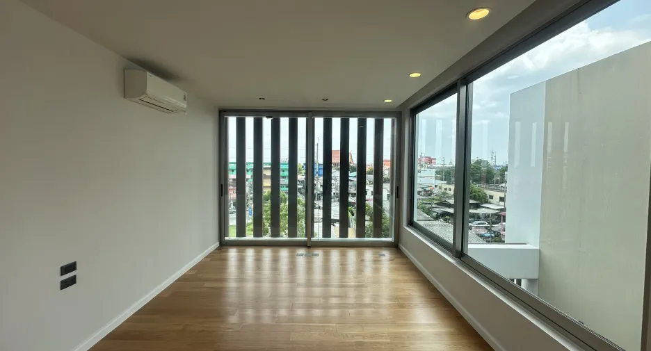 For rent and for sale 2 bedrooms office in Lat Phrao, Bangkok