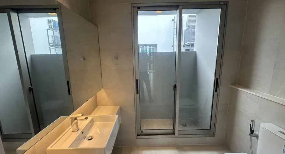 For rent and for sale 2 bedrooms office in Lat Phrao, Bangkok