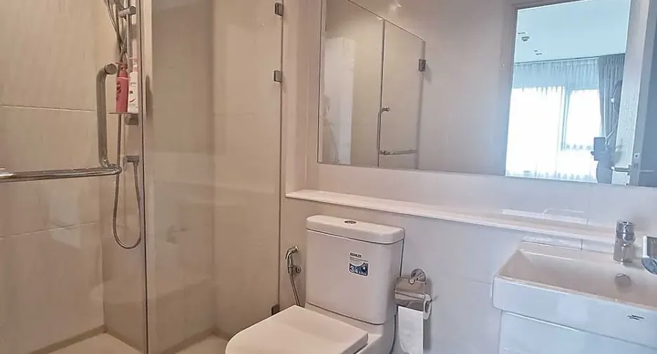 For rent 2 bedrooms condo in Pathum Wan, Bangkok