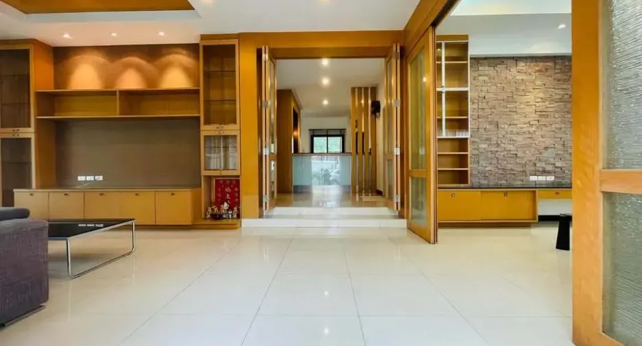 For rent 4 ベッドルーム house in Chatuchak, Bangkok