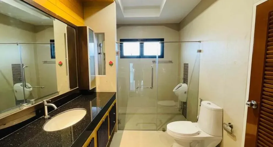 For rent 4 ベッドルーム house in Chatuchak, Bangkok