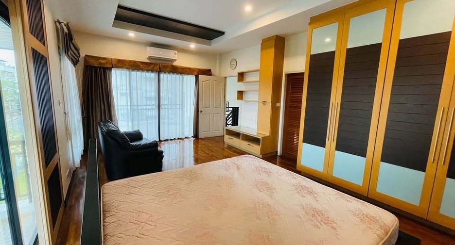 For rent 4 bedrooms house in Chatuchak, Bangkok