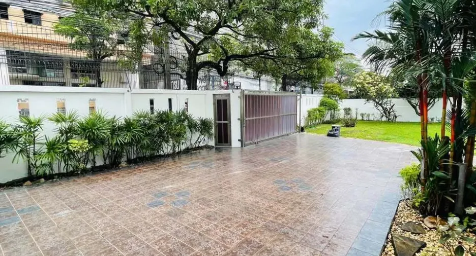 For rent 4 ベッドルーム house in Chatuchak, Bangkok