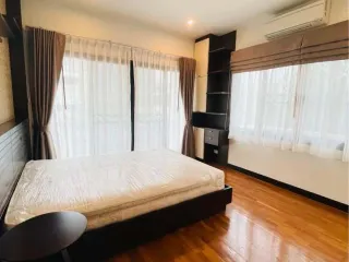 Casa en alquiler de 4 habitaciones en Chatuchak, Bangkok
