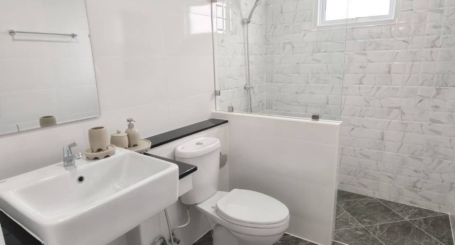 Casa en venta de 3 habitaciones en San Kamphaeng, Chiang Mai
