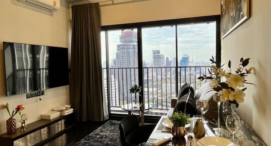 For rent 2 bedrooms condo in Watthana, Bangkok