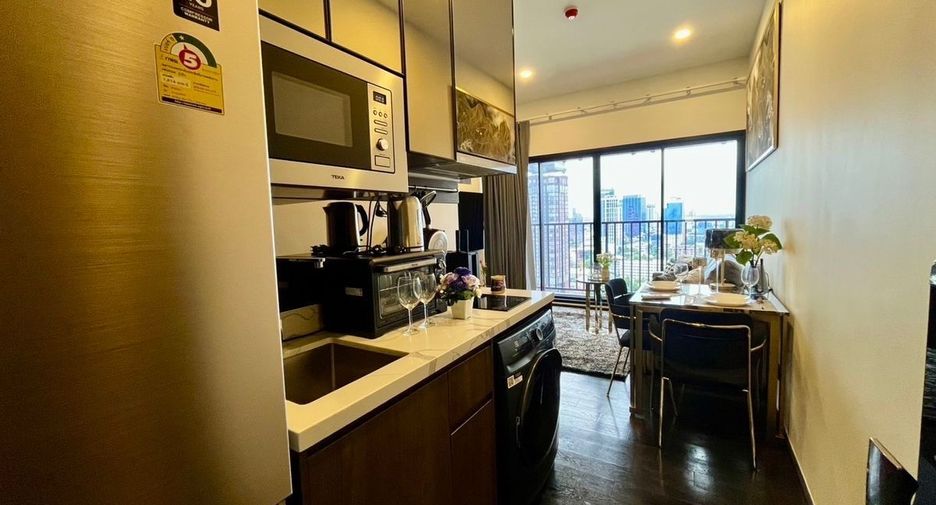 For rent 2 bedrooms condo in Watthana, Bangkok