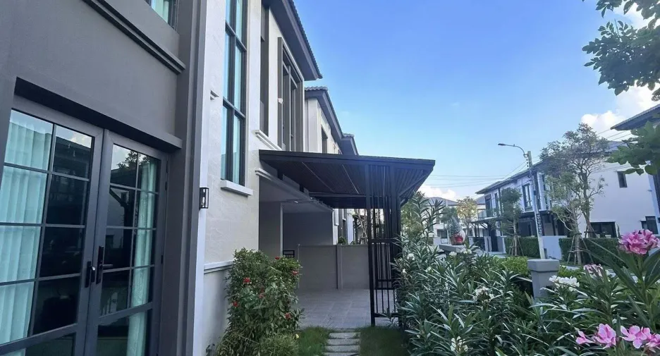 Haus zur Miete mit 3 Zimmer in Bang Phli, Samut Prakan