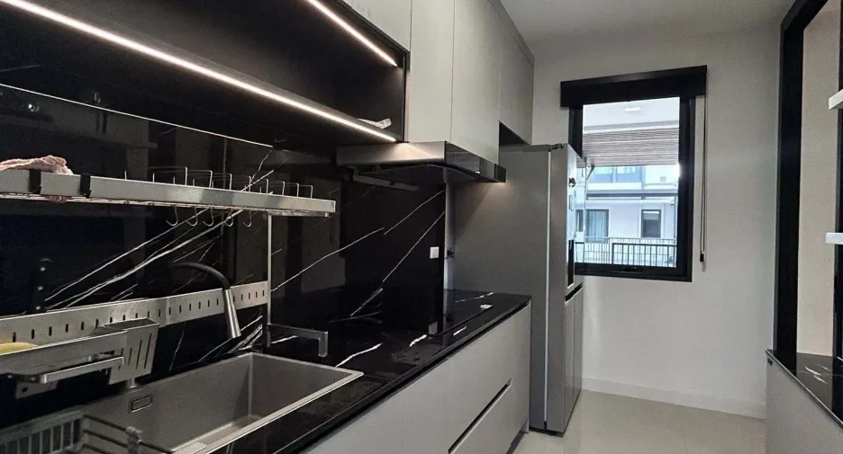 Haus zur Miete mit 3 Zimmer in Bang Phli, Samut Prakan