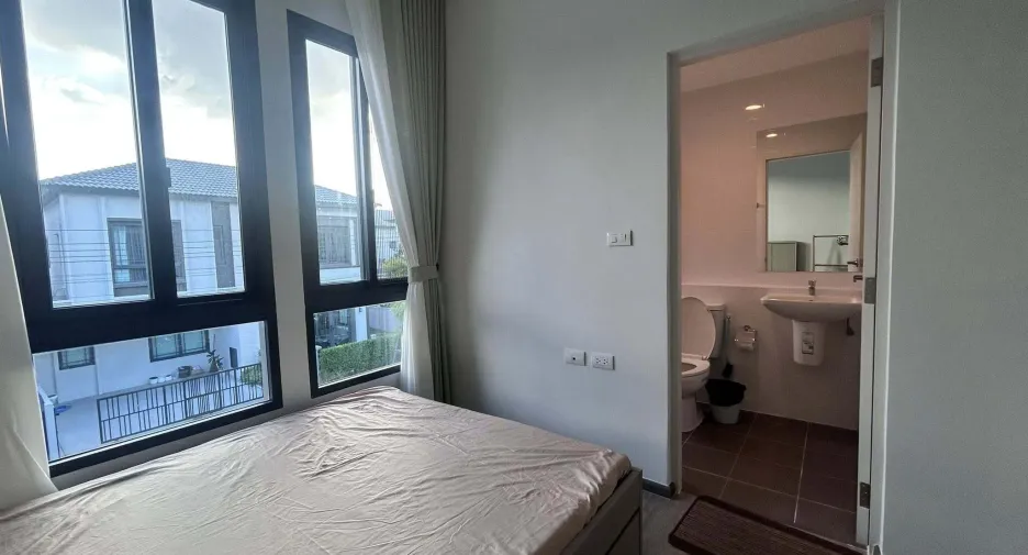Haus zur Miete mit 3 Zimmer in Bang Phli, Samut Prakan