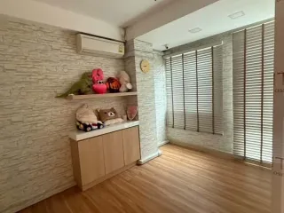 For rent 4 bedrooms townhouse in Yan Nawa, Bangkok