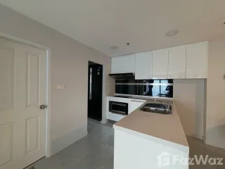 For rent 4 bedrooms condo in Huai Khwang, Bangkok