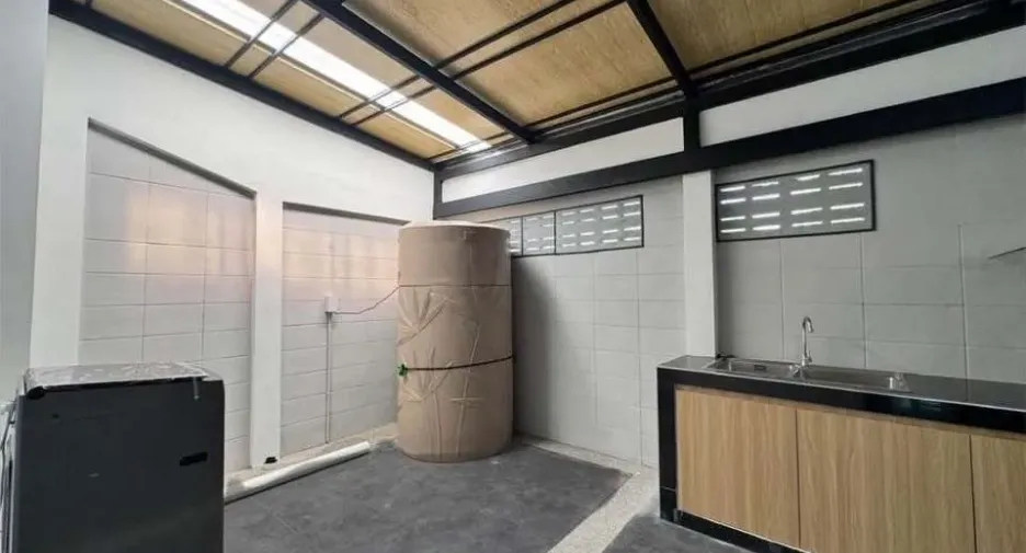 For rent 3 bedrooms townhouse in Mueang Chiang Mai, Chiang Mai