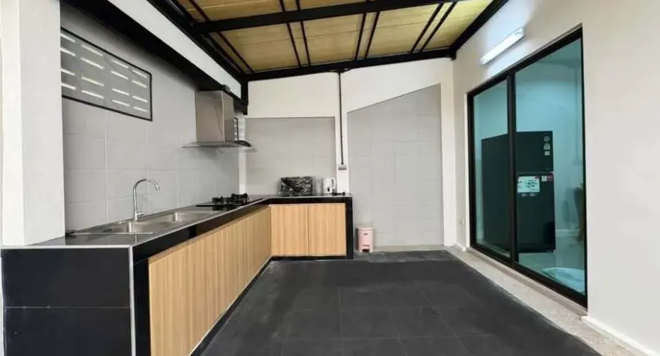 For rent 3 bedrooms townhouse in Mueang Chiang Mai, Chiang Mai