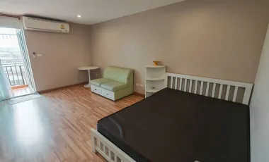 For rent studio condo in Huai Khwang, Bangkok