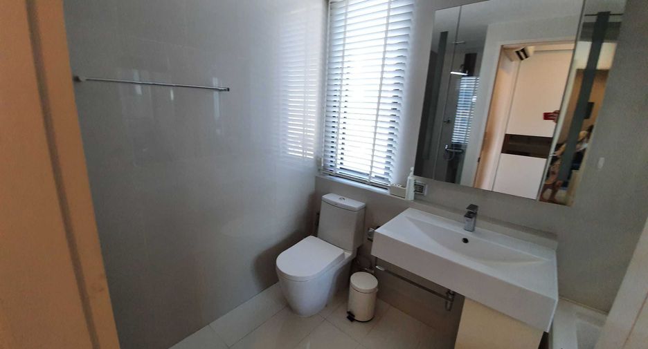 For rent 2 bedrooms condo in Phra Khanong, Bangkok