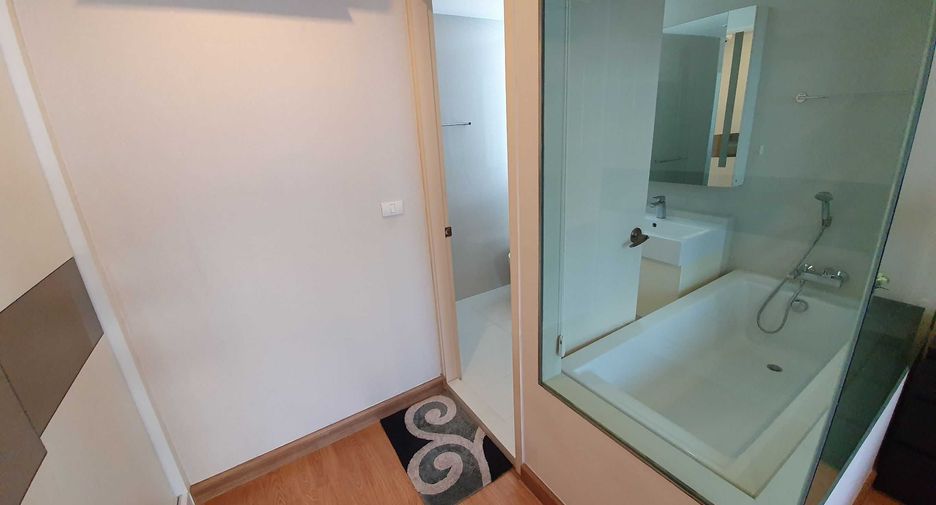 For rent 2 bedrooms condo in Phra Khanong, Bangkok