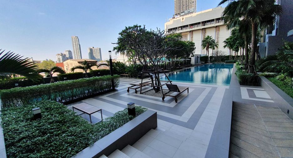 For rent 2 bedrooms condo in Phra Khanong, Bangkok