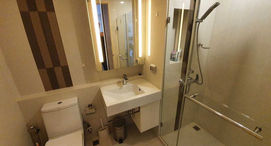 For rent 2 bedrooms condo in Phra Khanong, Bangkok