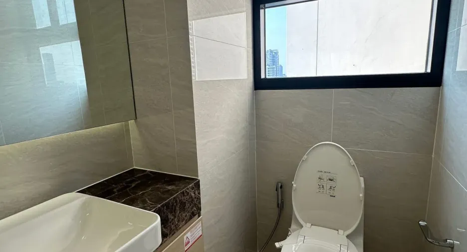 For rent 1 bed condo in Watthana, Bangkok