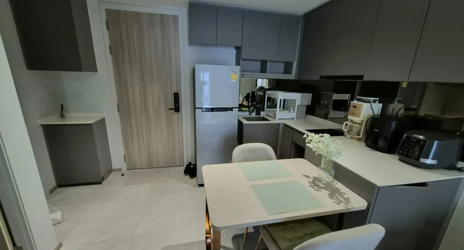 For rent 1 bed condo in Watthana, Bangkok
