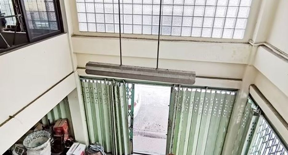 For sale 3 bedrooms townhouse in Bangkok Noi, Bangkok