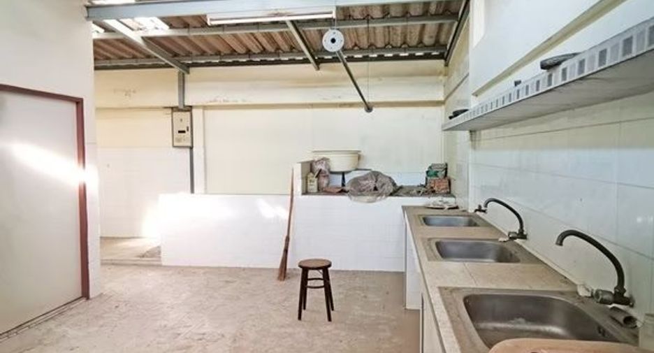For sale 3 bedrooms townhouse in Bangkok Noi, Bangkok