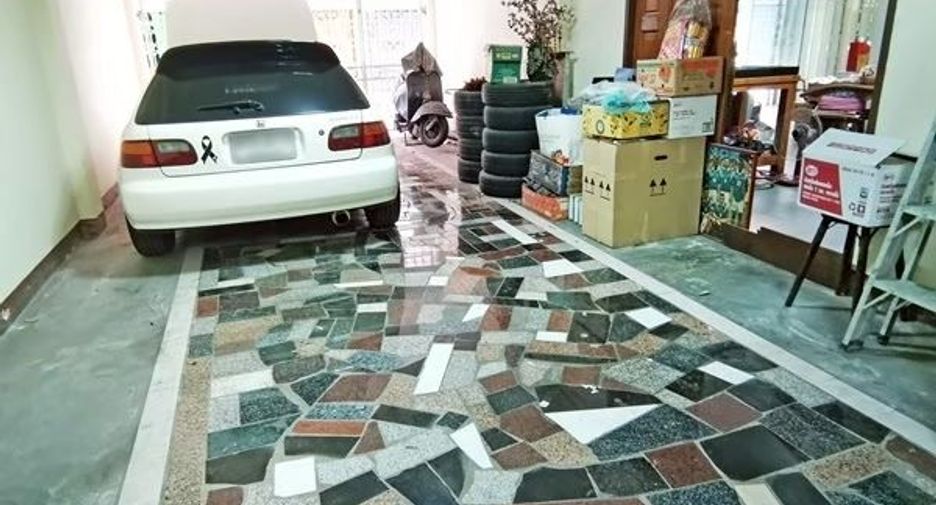 For sale 3 bedrooms townhouse in Bangkok Noi, Bangkok