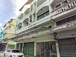 For sale 3 bedrooms townhouse in Bangkok Noi, Bangkok