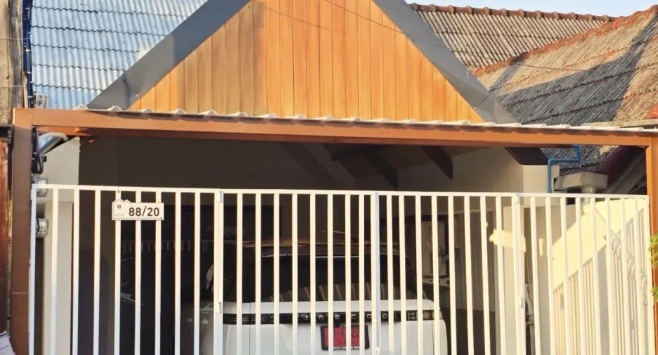 For sale 2 bedrooms townhouse in San Kamphaeng, Chiang Mai