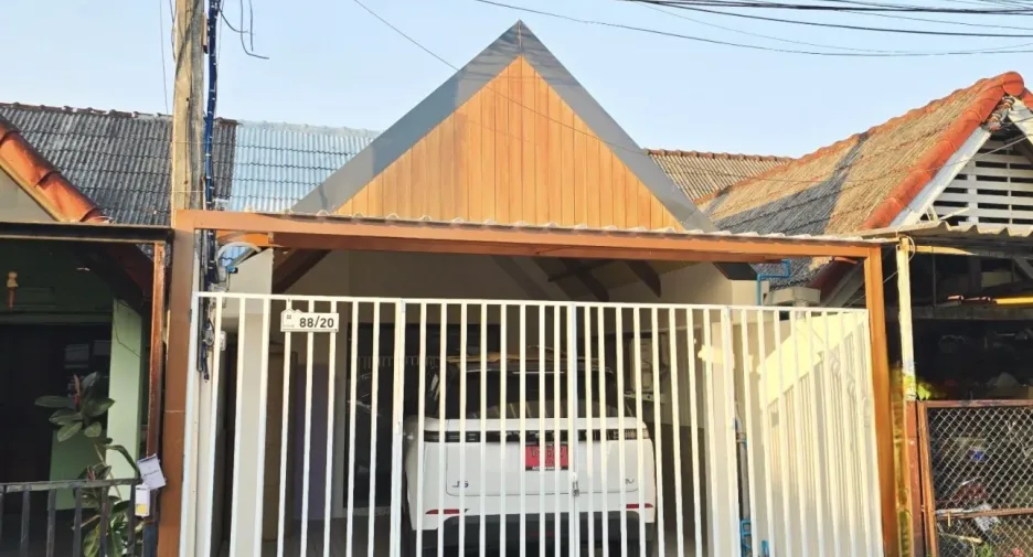 For sale 2 bedrooms townhouse in San Kamphaeng, Chiang Mai