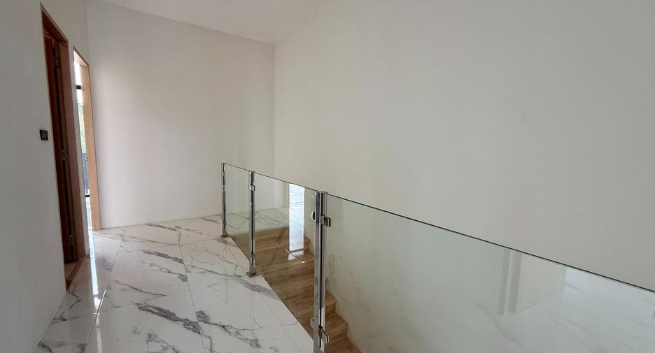 For sale 4 bedrooms house in Bang Lamung, Chonburi