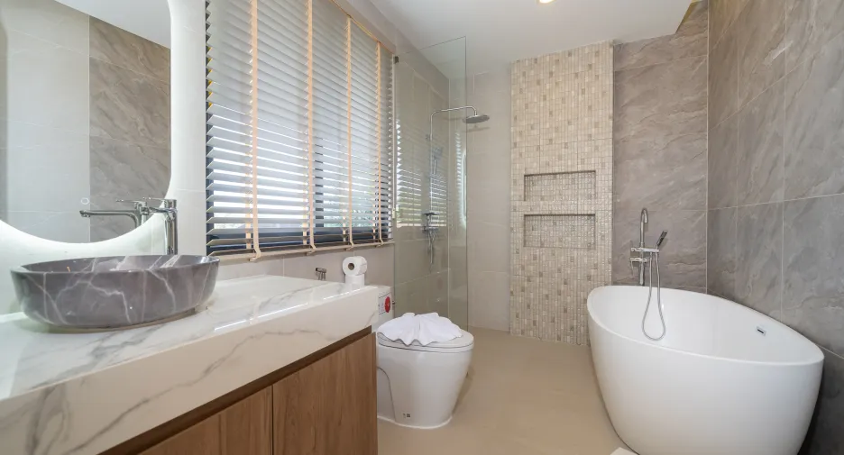 For rent 5 ベッドルーム house in Mueang Phuket, Phuket